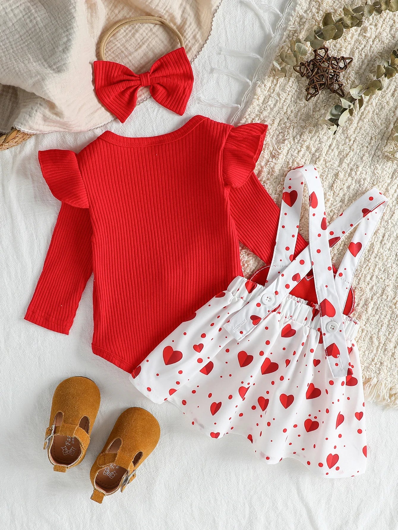 Primavera/outono bebê meninas 3 pçs conjuntos de saia cor sólida manga longa macacão coração impressão suspender saia conjuntos para 3m-18m + bandana