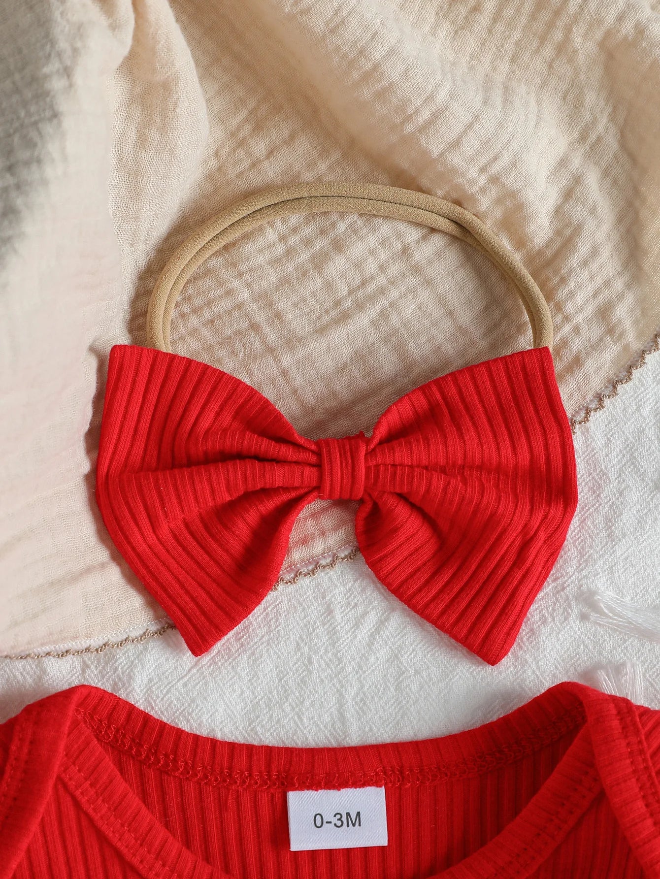 Primavera/outono bebê meninas 3 pçs conjuntos de saia cor sólida manga longa macacão coração impressão suspender saia conjuntos para 3m-18m + bandana