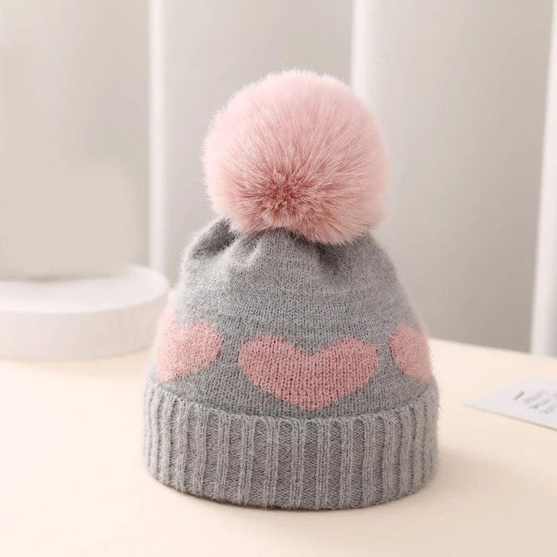 Gorro Infantil Tricô com Pompom e Estampa de Coração