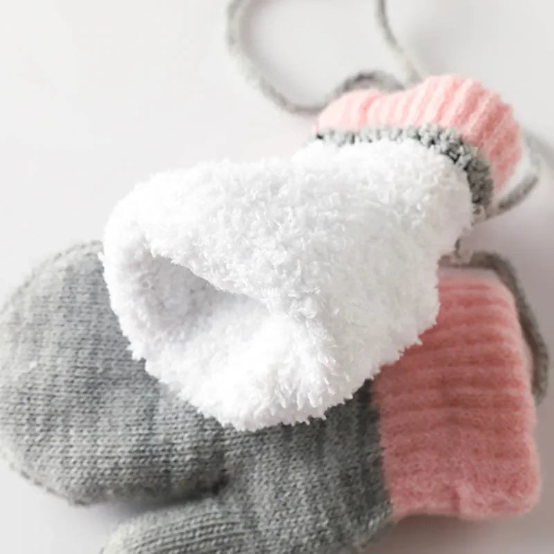 Inverno bebê luvas de pelúcia bonito dos desenhos animados da criança luvas de malha para crianças da criança cor sólida quente pendurado pescoço luvas