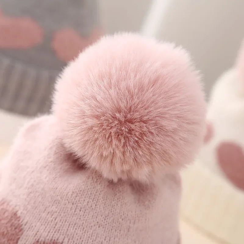 Gorro infantil recém-nascido, gorro quente de crochê para meninos e meninas, chapéu de pele fuax com pompom, chapéu de bebê com estampa de coração, tricô outono inverno