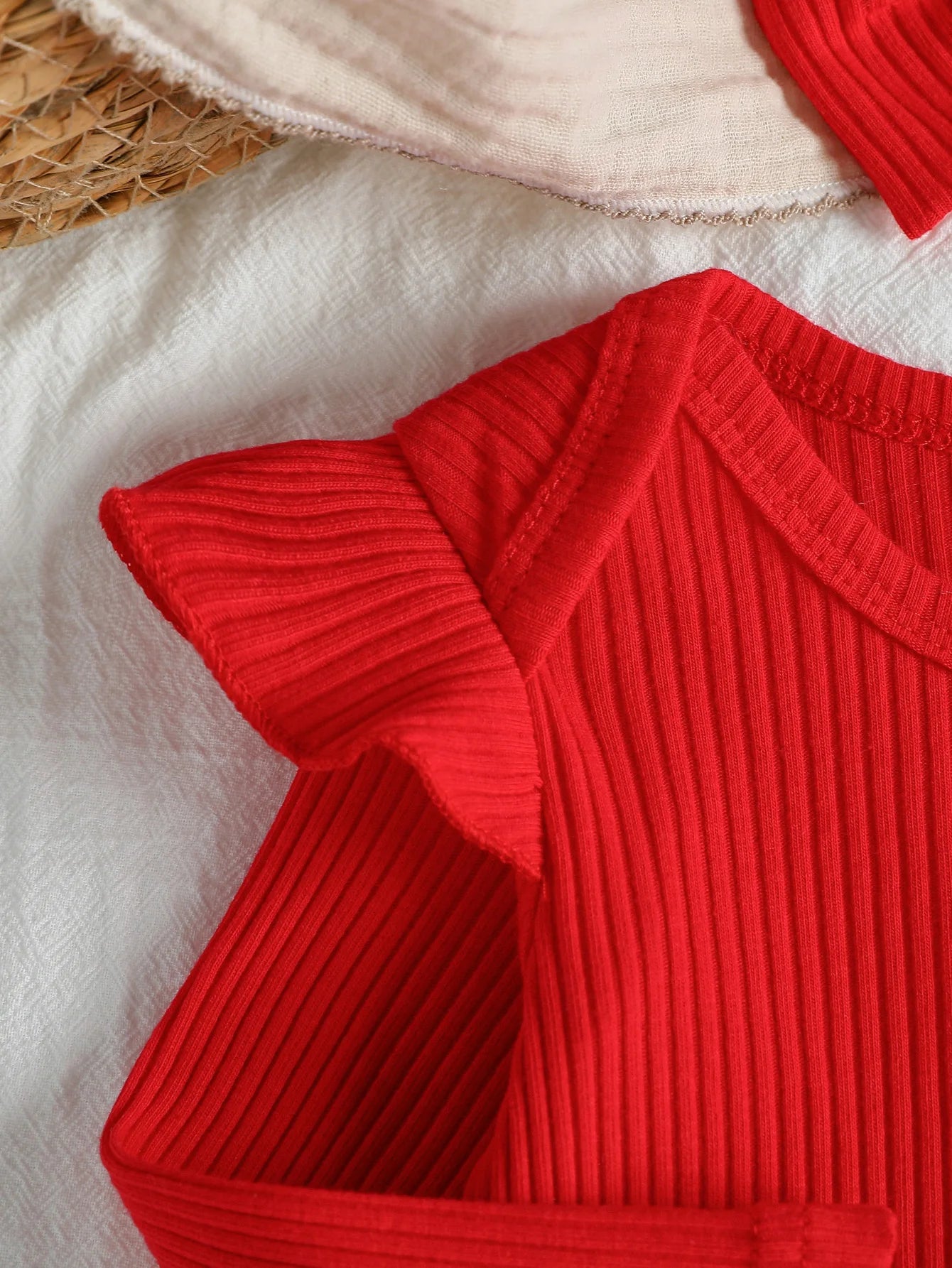 Primavera/outono bebê meninas 3 pçs conjuntos de saia cor sólida manga longa macacão coração impressão suspender saia conjuntos para 3m-18m + bandana