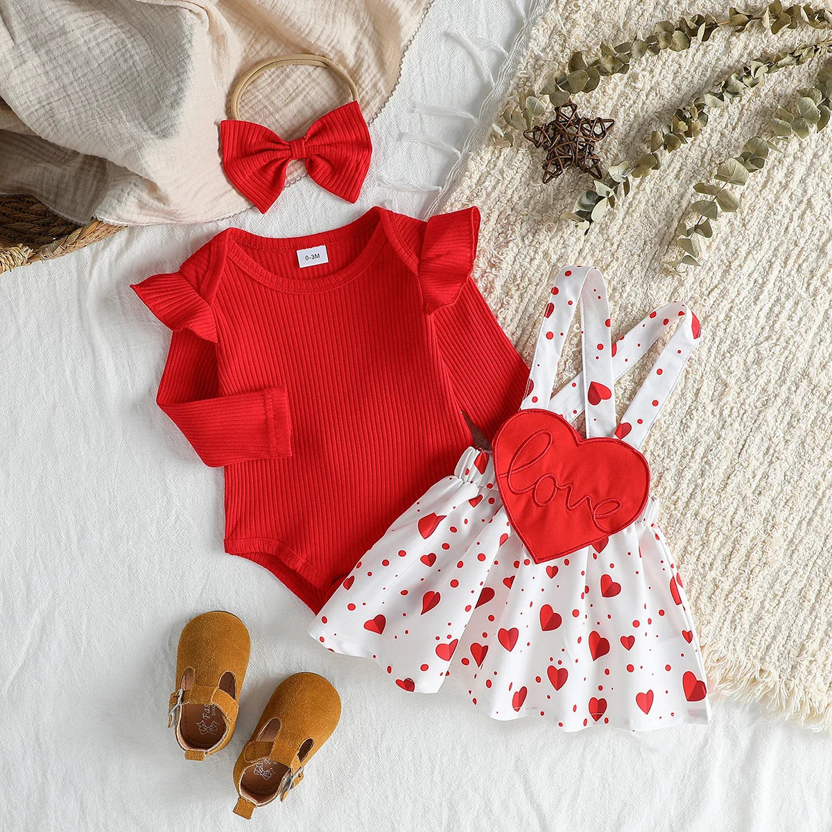 Primavera/outono bebê meninas 3 pçs conjuntos de saia cor sólida manga longa macacão coração impressão suspender saia conjuntos para 3m-18m + bandana
